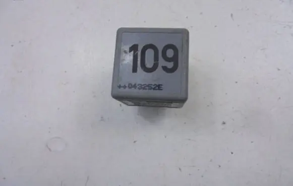 Audi A3 S3 8L Other relay 1J0906381A