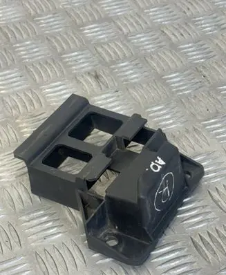 Mercedes-Benz Sprinter W901 W902 W903 W904 Front bumper mounting bracket A9068850263