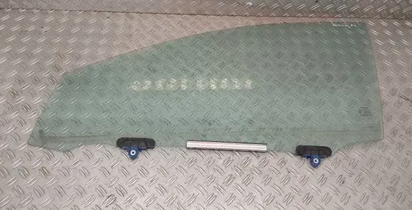 Toyota Auris E180 Front door window glass four-door 