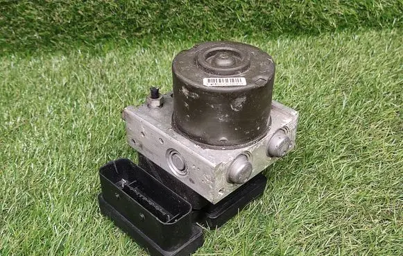 Ford Focus ABS Pump 3M512M110GA