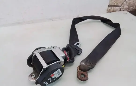 Mitsubishi Colt Front seatbelt