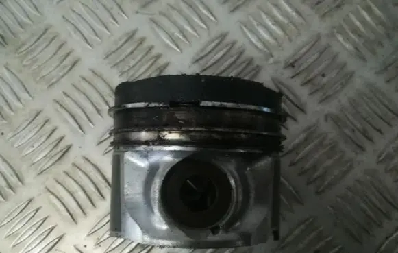 Toyota RAV 4 (XA30) Piston 
