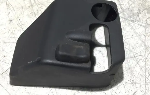 Ford Courier Tailgate/boot lid lock trim ET76A431F98