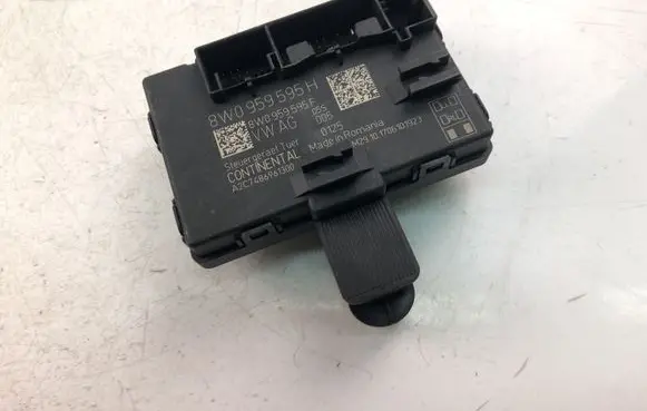Audi A4 S4 B9 Door control unit/module 8W0959595H
