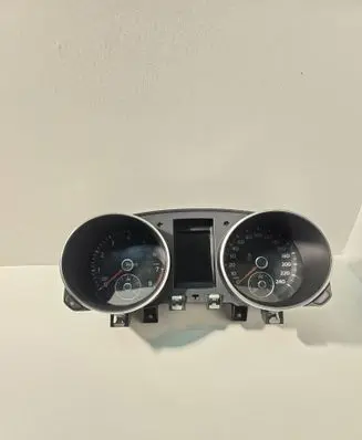 Volkswagen Golf VI Speedometer (instrument cluster) 5K0920870D