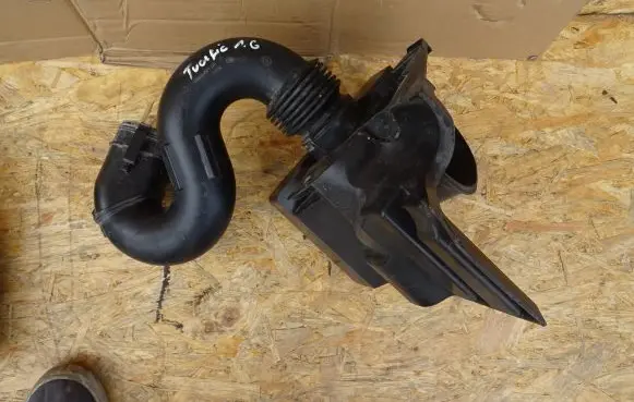 Renault Trafic III (X82) Air intake hose/pipe 165655514R 93451665