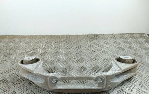 Honda CR-V Rear differential mounting bracket 