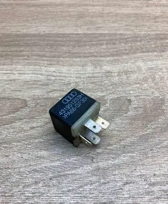 Audi A4 S4 B5 8D Other relay 431951253H