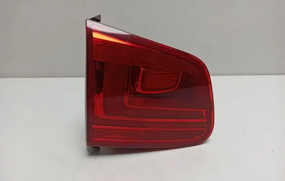 Volkswagen Tiguan Tailgate rear/tail lights
