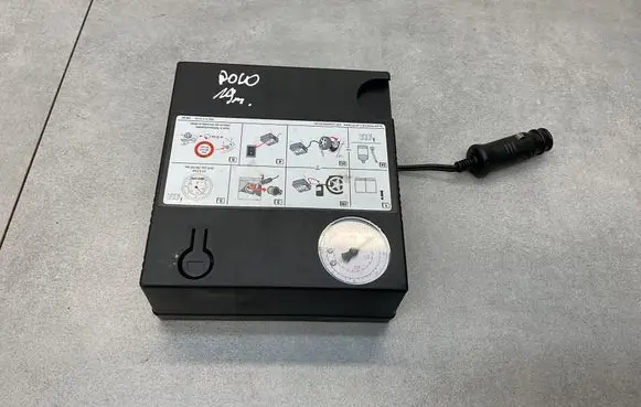 Volkswagen Polo VI Tire air pump compressor 5N0012615C