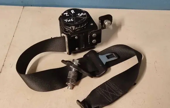 Hyundai Tucson JM Rear seatbelt 898202E001