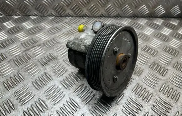 Opel Vivaro Power steering pump 8200024738 8200712890 26081335