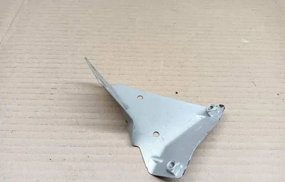 Seat Leon (5F) Fender mounting bracket 5F0821184A