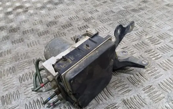 Toyota Avensis T270 ABS Pump