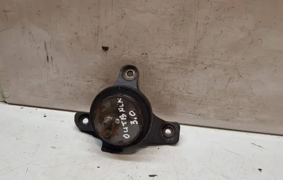 Subaru Outback Engine mount bracket 