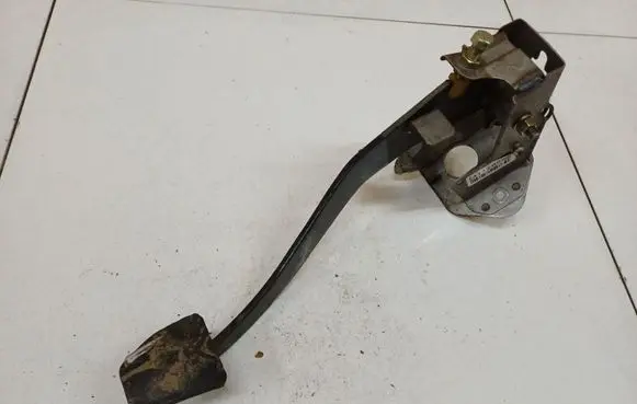 Hyundai Santa Fe Brake pedal 