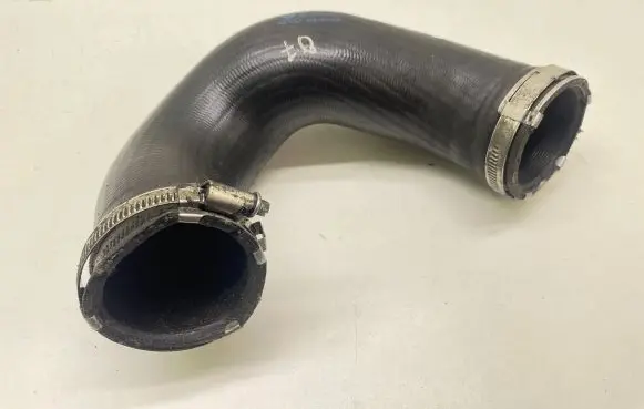 Audi Q7 4L Intercooler hose/pipe 7L6145972E