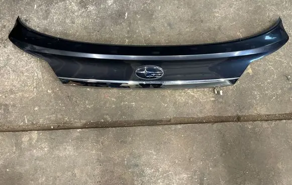 Tailgate/trunk spoiler