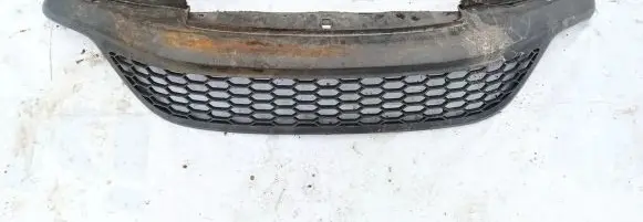 Front bumper lip