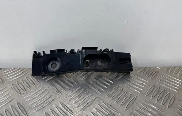Front bumper mounting bracket