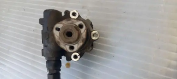Volkswagen Golf III Power steering pump