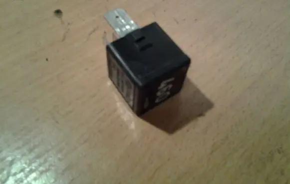 Volkswagen PASSAT B6 Other relay 1K0951253A V23134J52X430