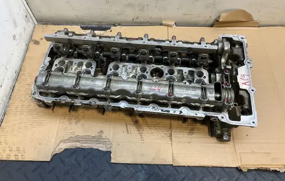 BMW 3 E90 E91 Engine head 7568270