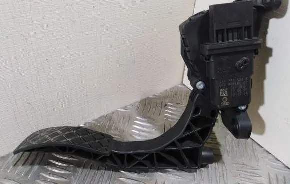 Audi A6 S6 C6 4F Accelerator throttle pedal 4F1721523B