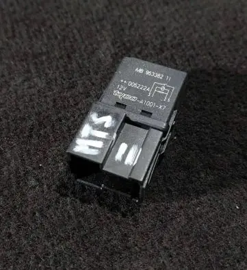 Mitsubishi Space Star Other relay MB953382 005222A A1001X7