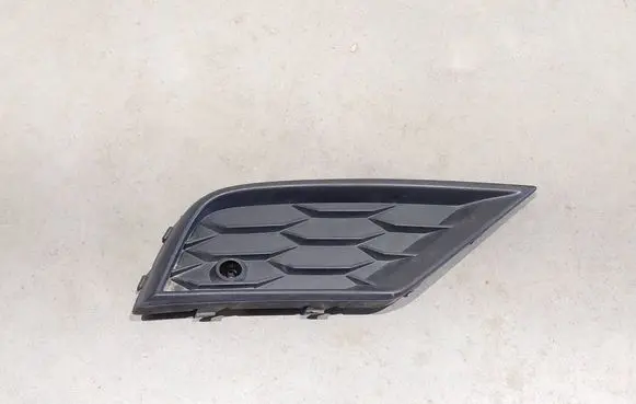 Volkswagen Tiguan Front bumper lower grill 5NA853666A