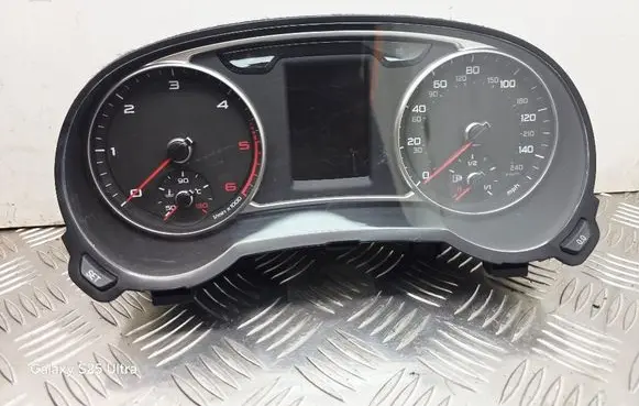 Audi A1 Speedometer (instrument cluster) 8X0920980D