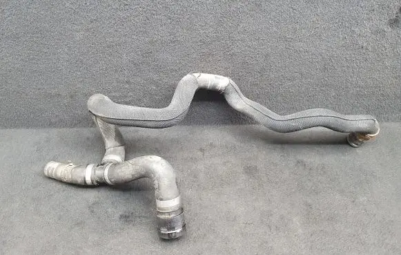 Audi A8 S8 D4 4H Engine coolant pipe/hose 4H0121104E