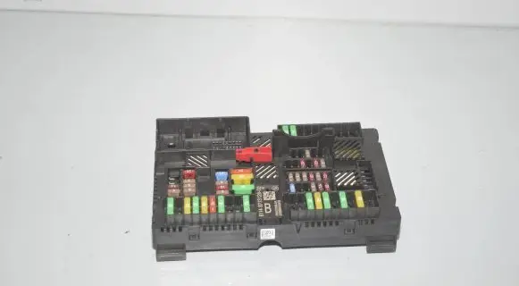 BMW 5 G30 G31 Fuse module 8713128 61148713128