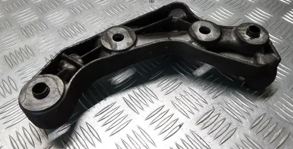 Mercedes-Benz CLS C219 Front differential bracket A2720140195