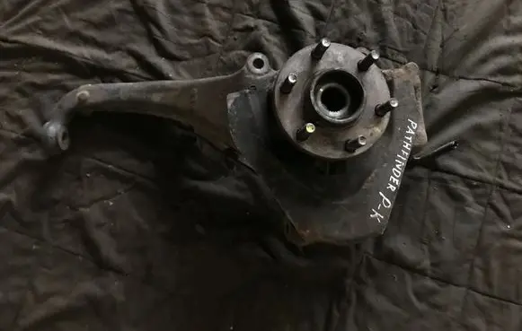 Nissan Pathfinder R51 Front wheel hub spindle knuckle