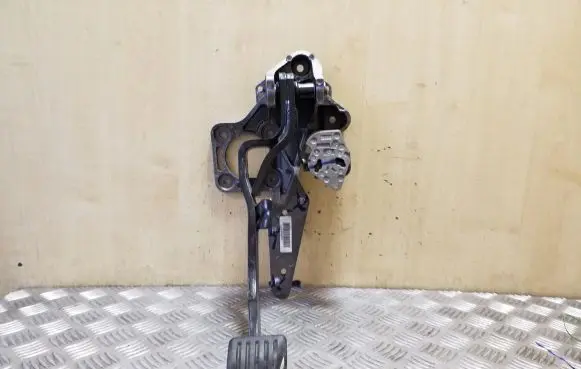 Volvo XC70 Brake pedal 31317315