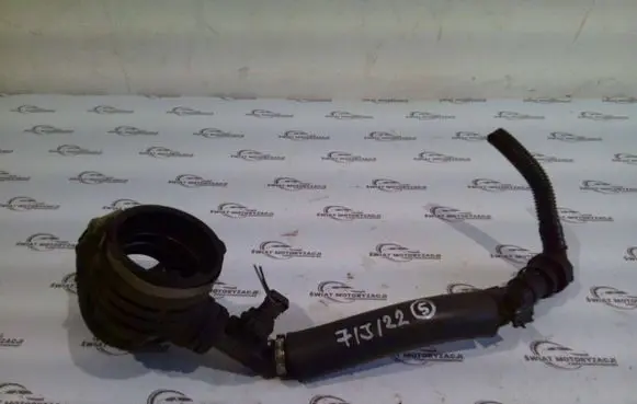 Opel Astra J Air intake hose/pipe 1039589S01