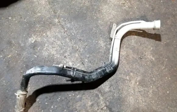 Volvo S60 Fuel tank filler neck pipe 31321743