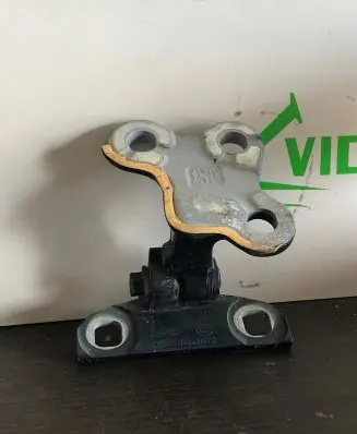 Volvo V60 Front door lower hinge 31218514