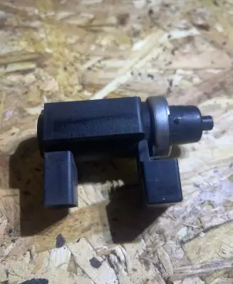 Volkswagen PASSAT B5 Turbo solenoid valve 8E0906628 72290333