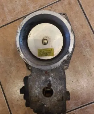 Audi 80 90 B3 Fuel distributor 0438121087 048133353