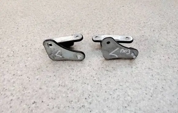 Mercedes-Benz SL R230 Front door lower hinge 