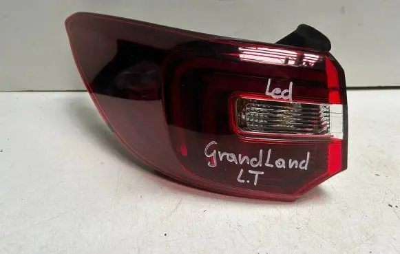 Opel Grandland X Rear/tail lights YP00098380 81660101