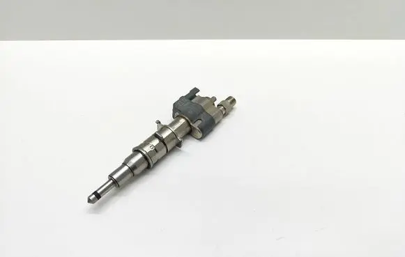 BMW 5 E60 E61 Fuel injector 7589048 758904811 13537589048