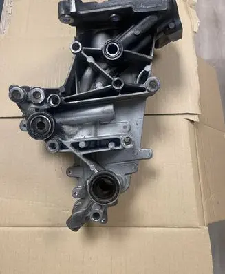 Opel Insignia B Oil filter mounting bracket