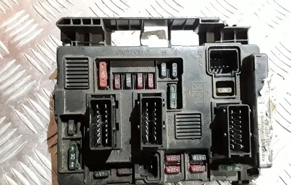 Peugeot Partner Fuse module BSMB3
