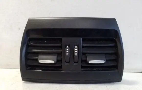 Rear air vent grill