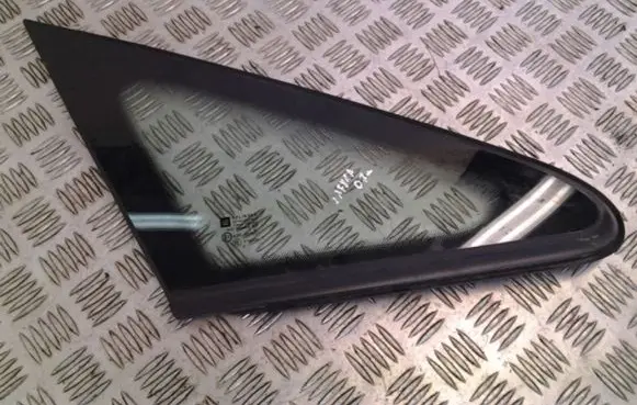 Opel Zafira B Front triangle window/glass 13123921