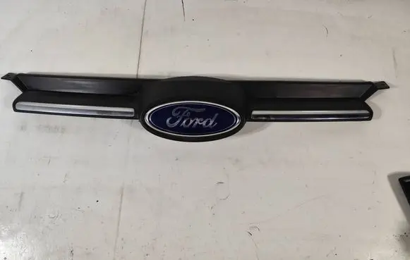 Ford Focus Front bumper upper radiator grill BM51BA133B BM518200B