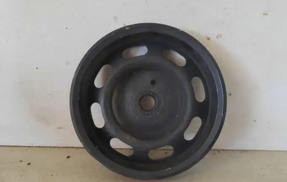 Volkswagen Golf IV Crankshaft pulley 036105255C